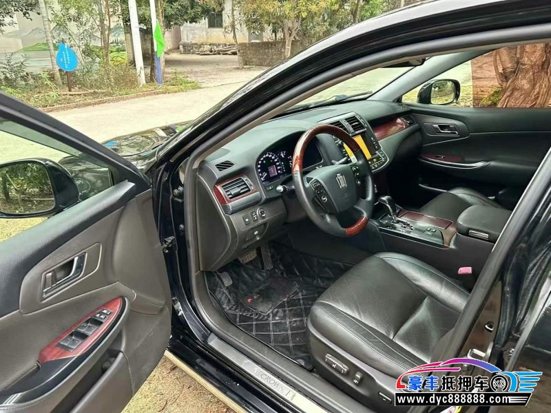 10年丰田皇冠轿车抵押车出售