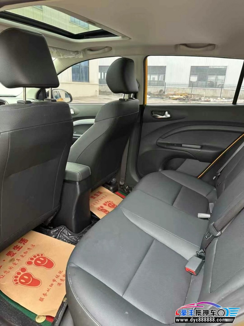 23年起亚奕跑轿车抵押车出售