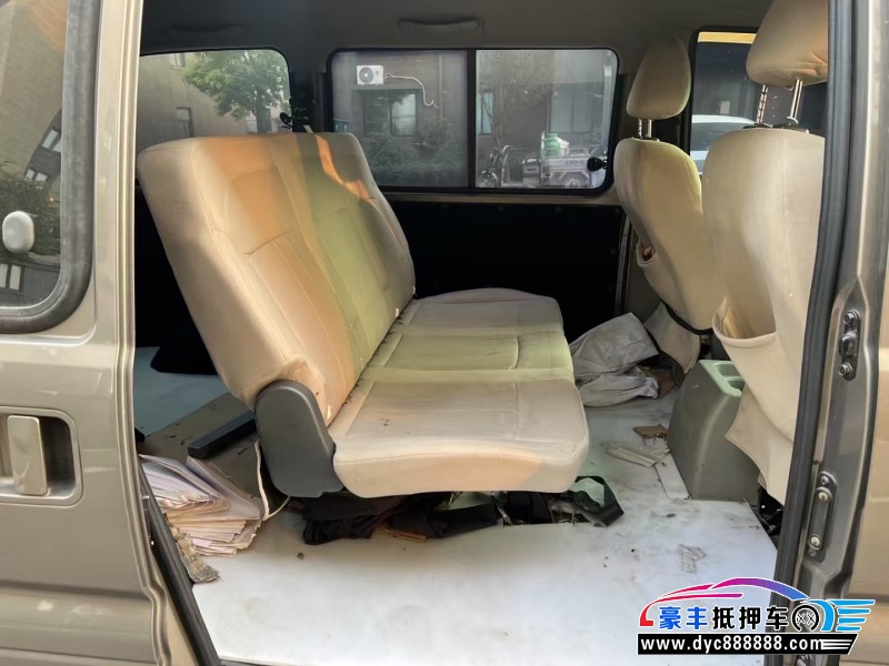 19年东风风行菱智轿车抵押车出售