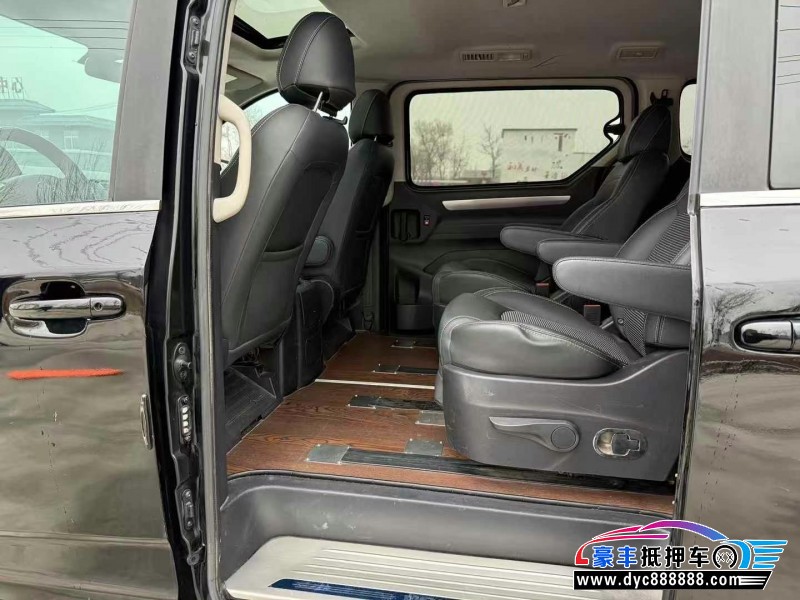 18年上汽大通G10轿车抵押车出售