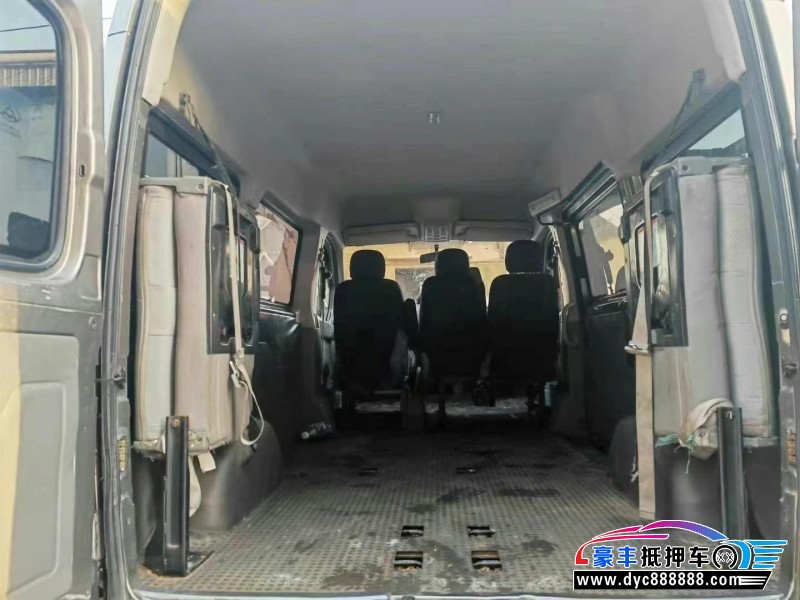 16年上汽大通V80轿车抵押车出售