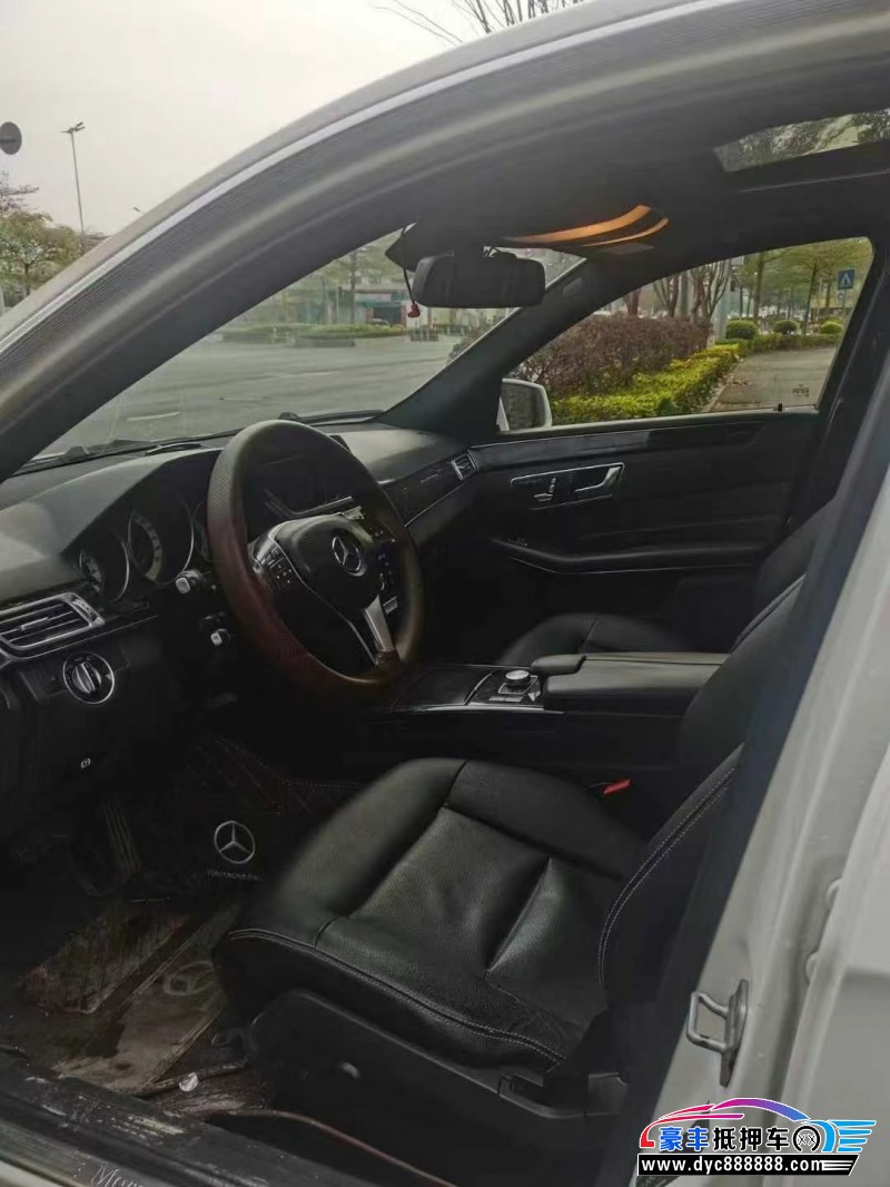 13年奔驰E轿车抵押车出售