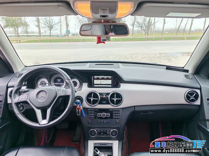 13年奔驰GLK轿车抵押车出售