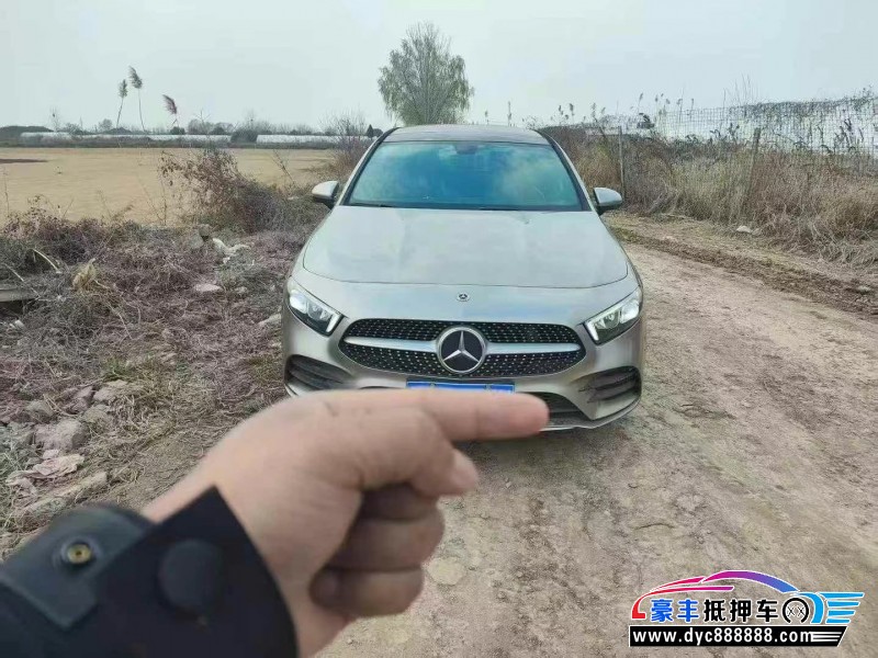 19年奔驰A轿车抵押车出售