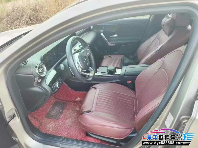 19年奔驰A轿车抵押车出售