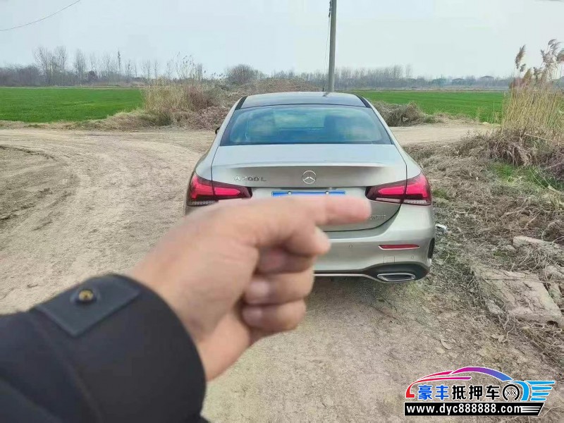 19年奔驰A轿车抵押车出售