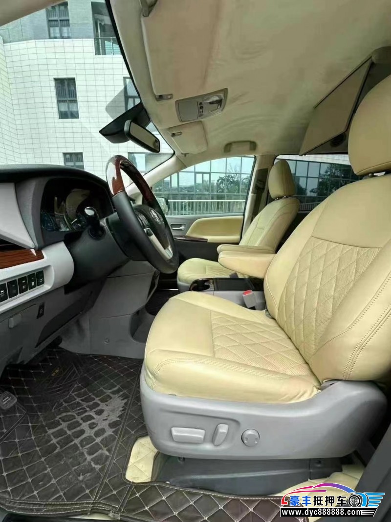 19年丰田塞纳轿车抵押车出售