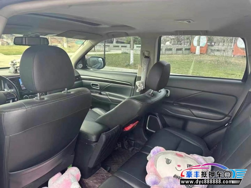 17年三菱欧蓝德轿车抵押车出售