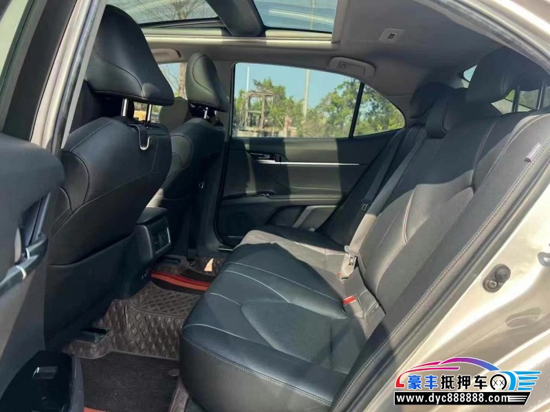 22年丰田凯美瑞轿车抵押车出售