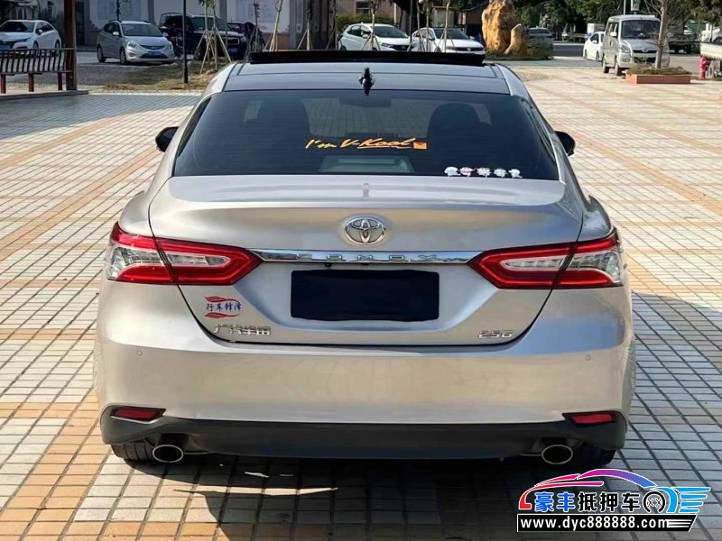 22年丰田凯美瑞轿车抵押车出售