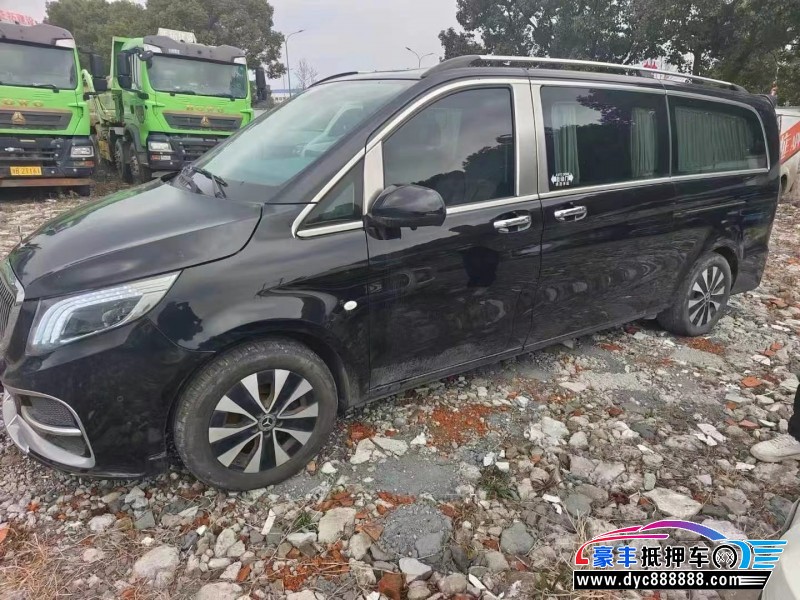 22年奔驰威霆轿车抵押车出售