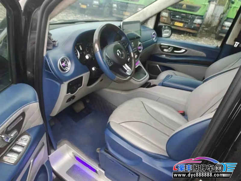 22年奔驰威霆轿车抵押车出售