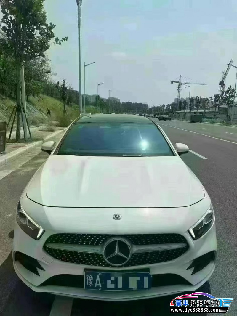 19年奔驰A轿车抵押车出售