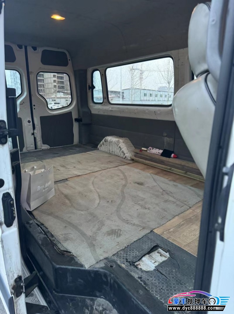 17年福田图雅诺轿车抵押车出售