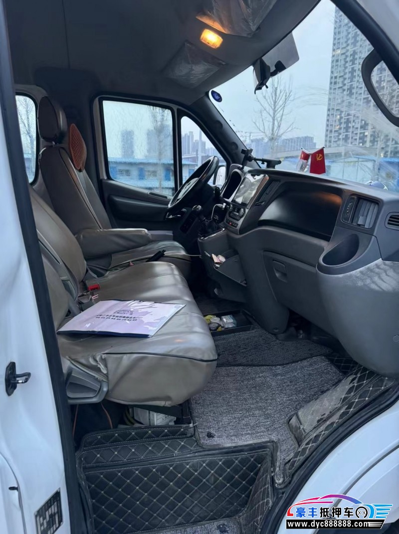 17年福田图雅诺轿车抵押车出售