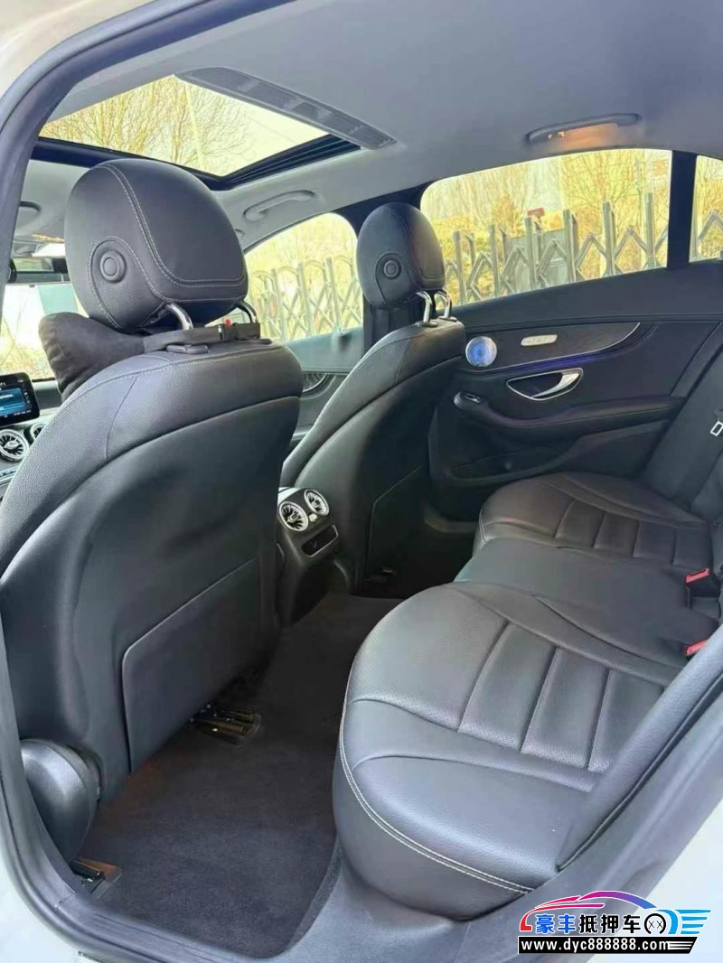 19年奔驰C轿车抵押车出售