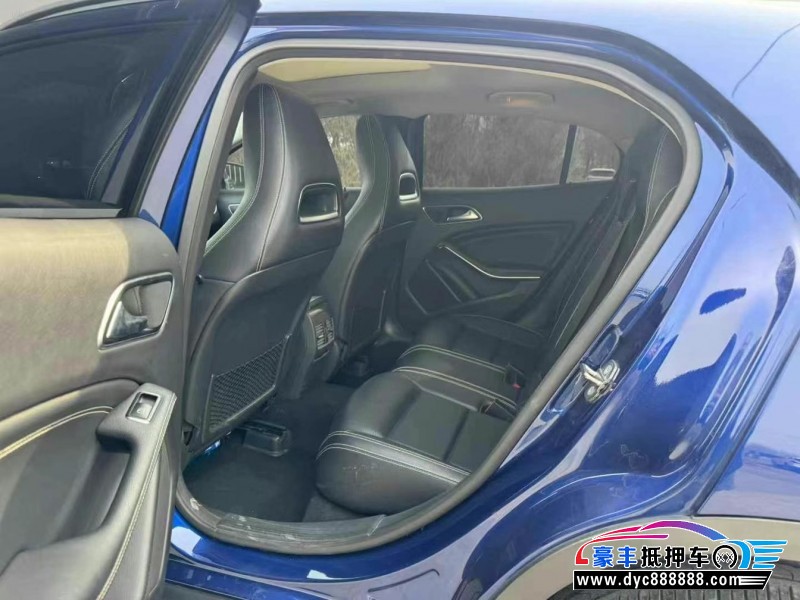 19年奔驰GLA轿车抵押车出售