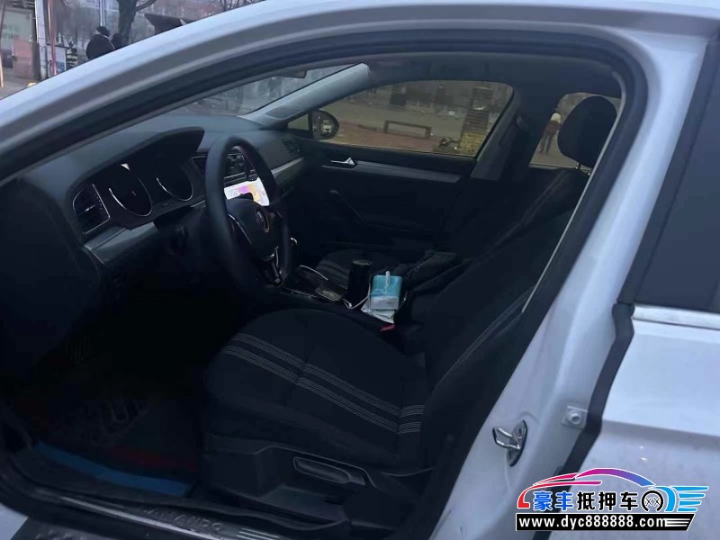 17年大众凌渡轿车抵押车出售