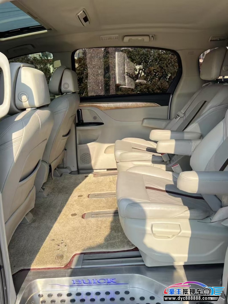 17年别克GL8轿车抵押车出售