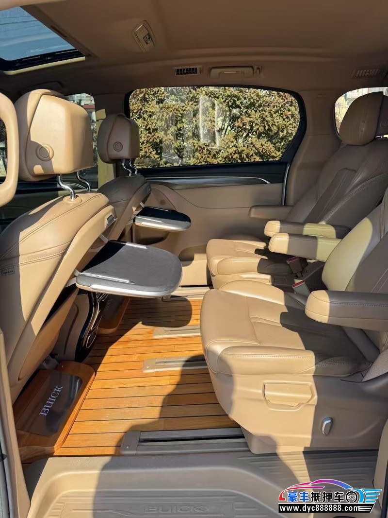 20年别克GL8轿车抵押车出售