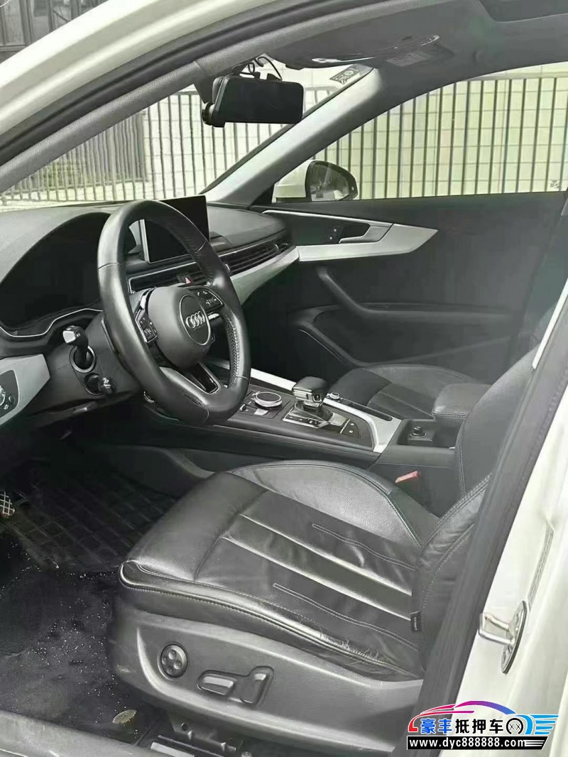 19年奥迪A4L轿车抵押车出售