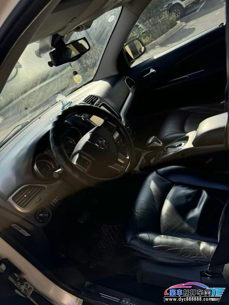 14年道奇酷威轿车抵押车出售