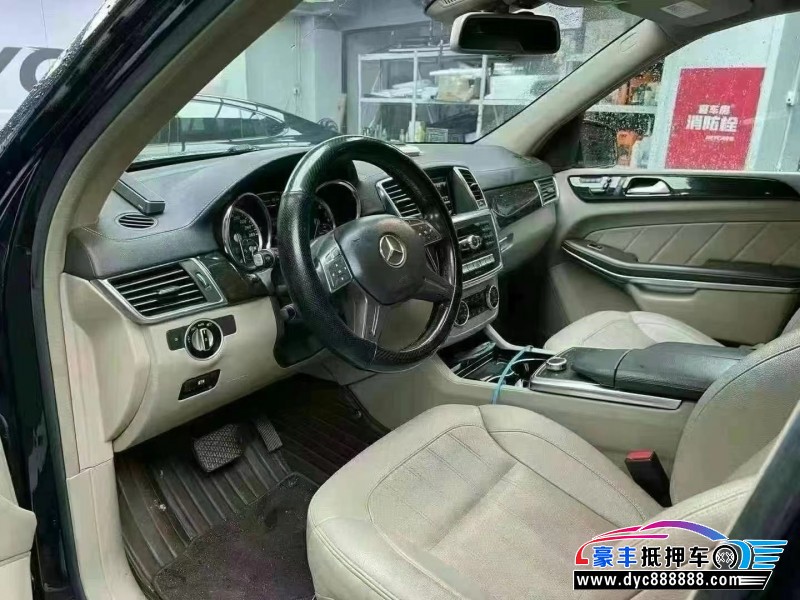 13年奔驰GL轿车抵押车出售