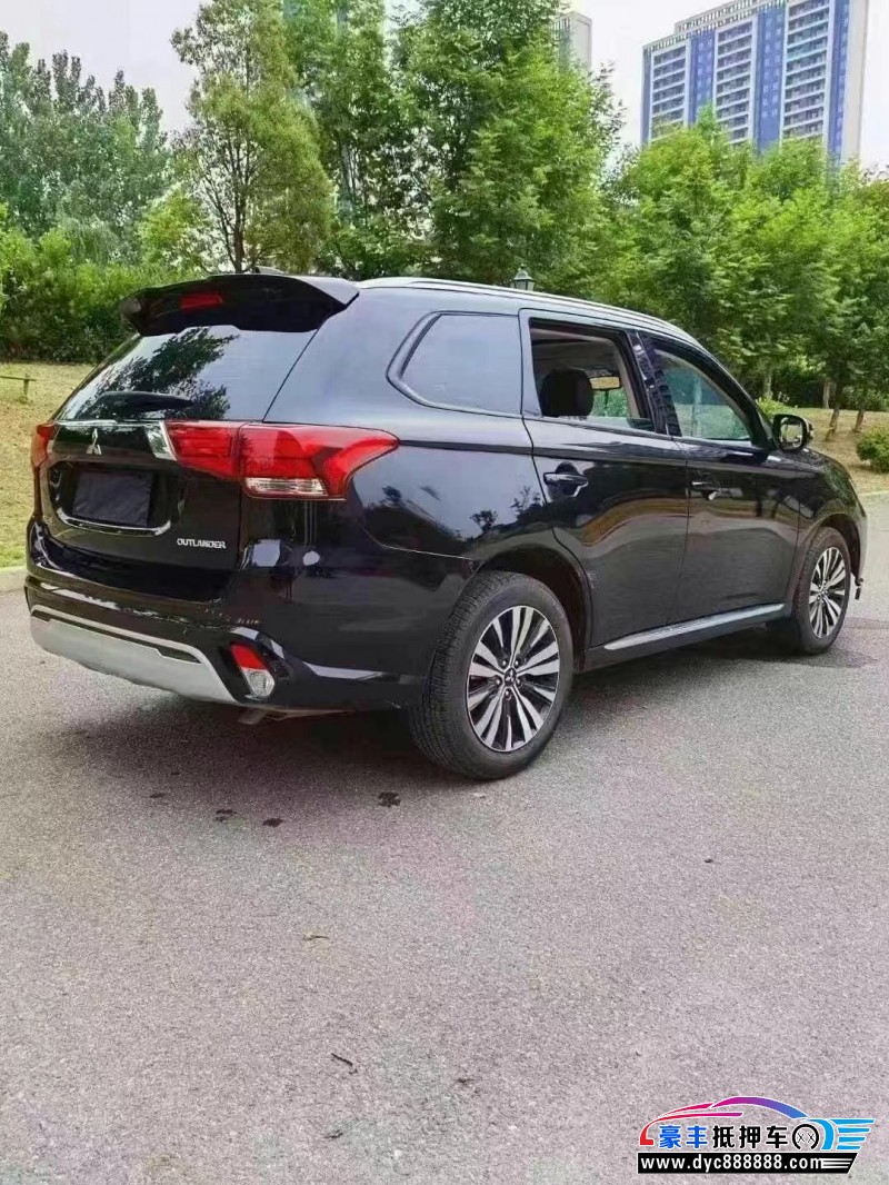 22年三菱欧蓝德轿车抵押车出售