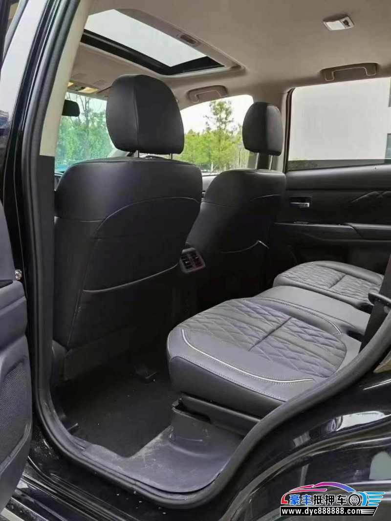 22年三菱欧蓝德轿车抵押车出售