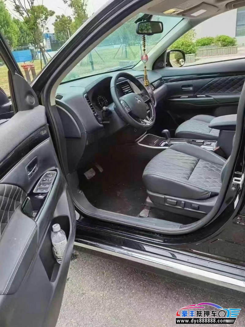 22年三菱欧蓝德轿车抵押车出售