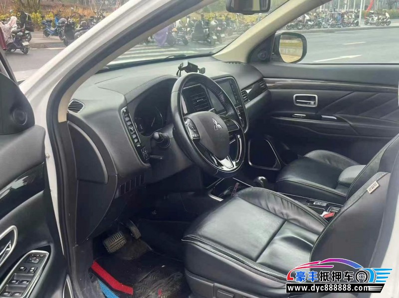 21年三菱欧蓝德轿车抵押车出售