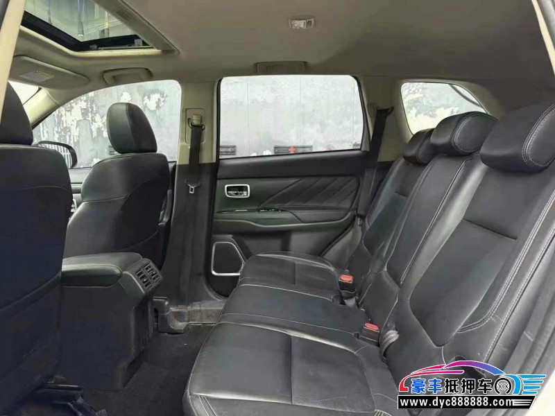 20年三菱欧蓝德轿车抵押车出售