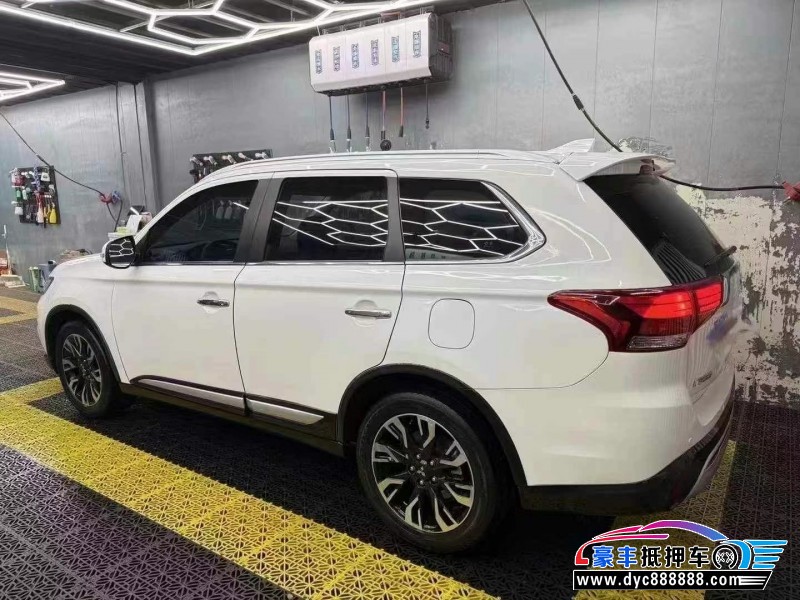 20年三菱欧蓝德轿车抵押车出售