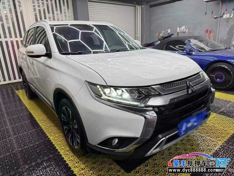 20年三菱欧蓝德轿车抵押车出售