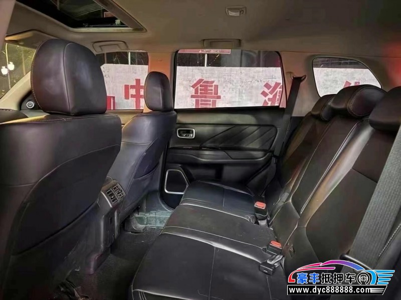 20年三菱欧蓝德轿车抵押车出售