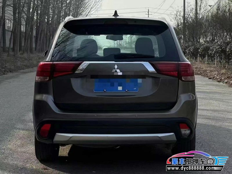 18年三菱欧蓝德轿车抵押车出售