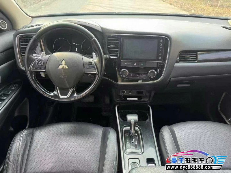 18年三菱欧蓝德轿车抵押车出售