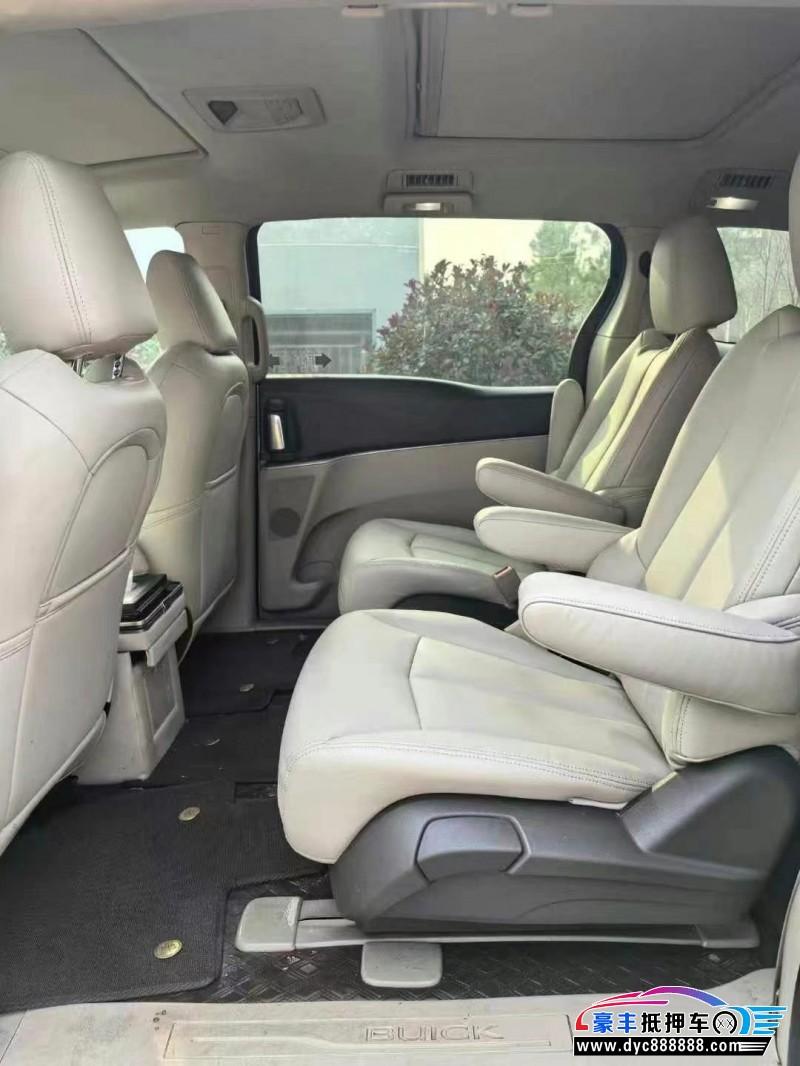 13年别克GL8轿车抵押车出售