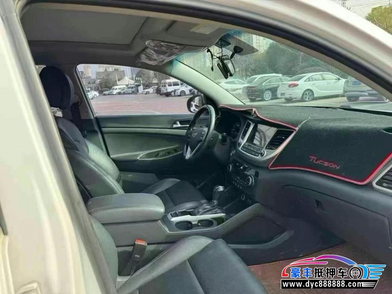 17年现代途胜轿车抵押车出售