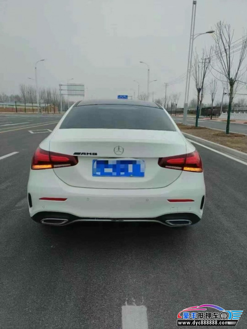 21年奔驰A轿车抵押车出售
