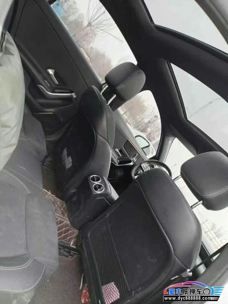 21年奔驰A轿车抵押车出售