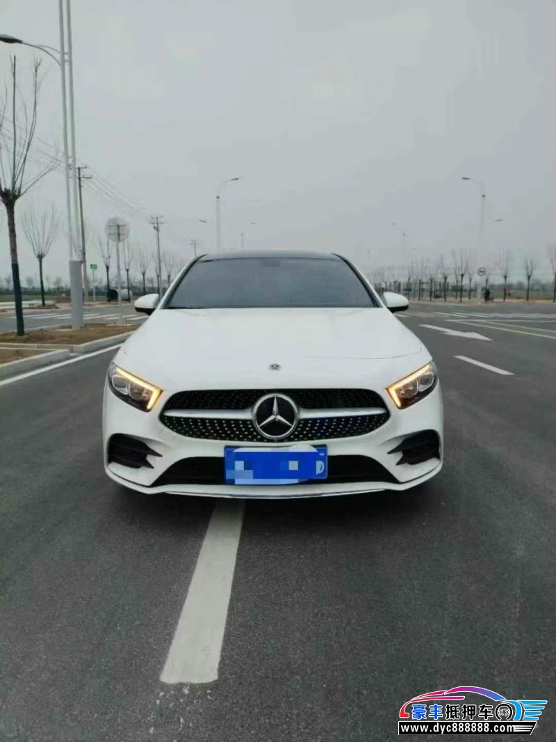 21年奔驰A轿车抵押车出售