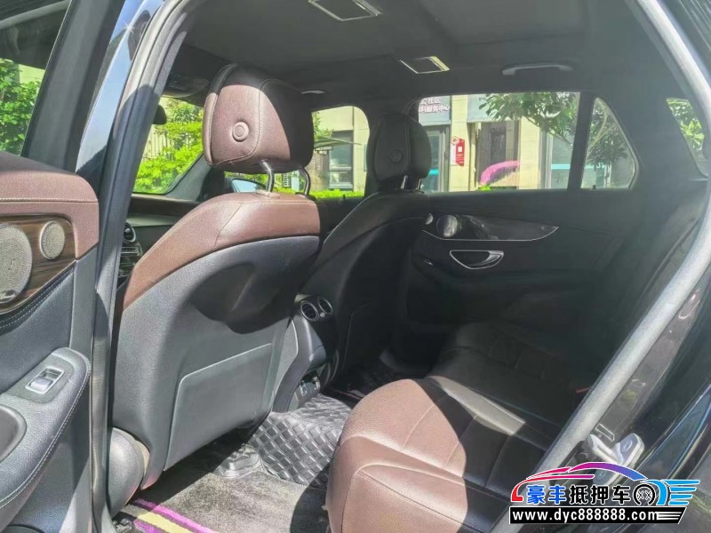 19年奔驰GLC轿车抵押车出售