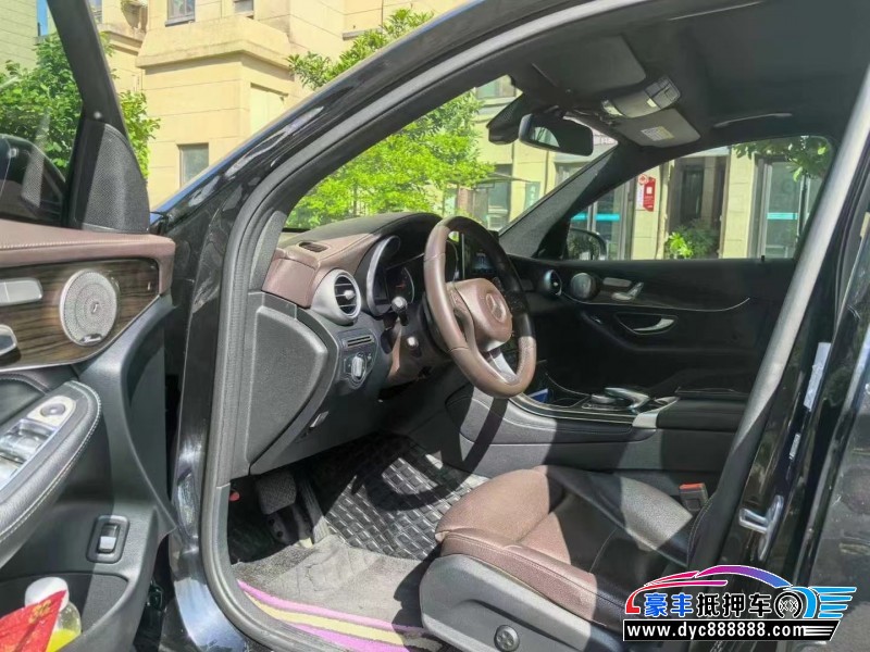 19年奔驰GLC轿车抵押车出售