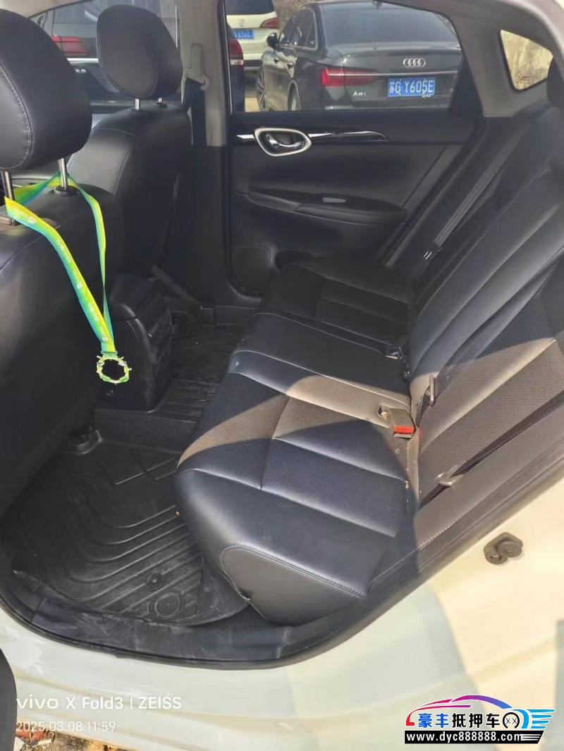 22年日产轩逸轿车抵押车出售