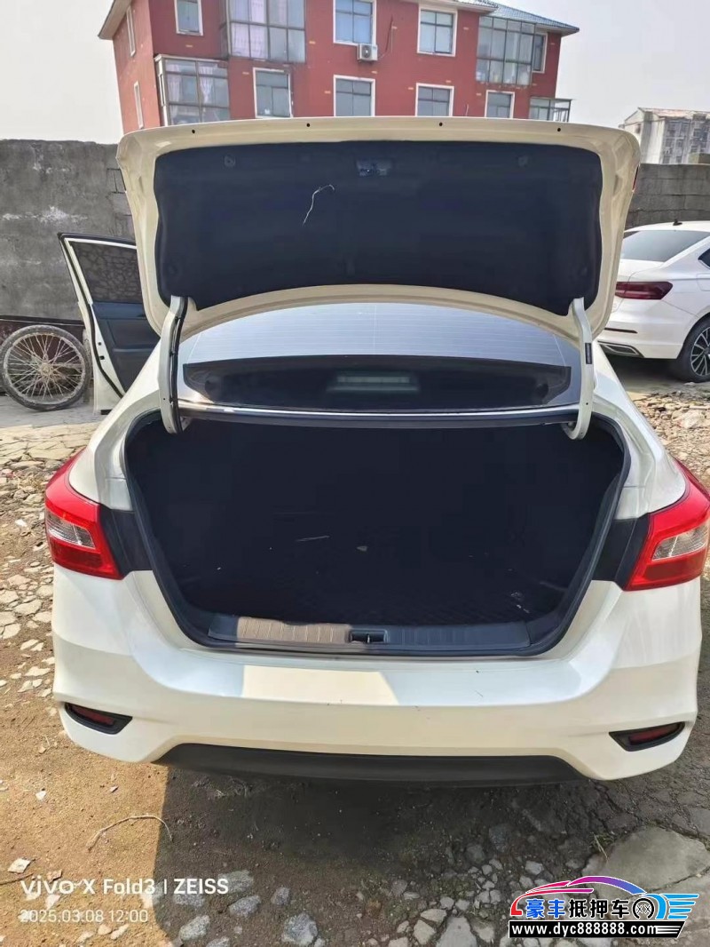 22年日产轩逸轿车抵押车出售