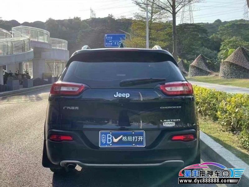 18年Jeep自由光轿车抵押车出售