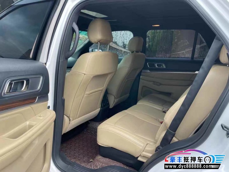 17年福特探险者轿车抵押车出售