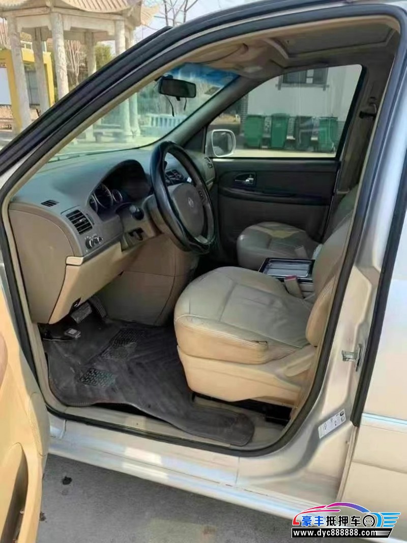 13年别克GL8轿车抵押车出售