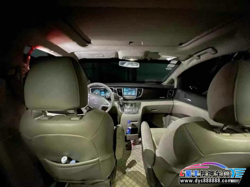 13年别克GL8轿车抵押车出售